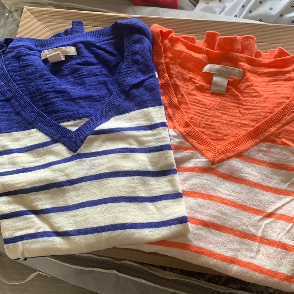 2️⃣ Banana Republic light sweaters